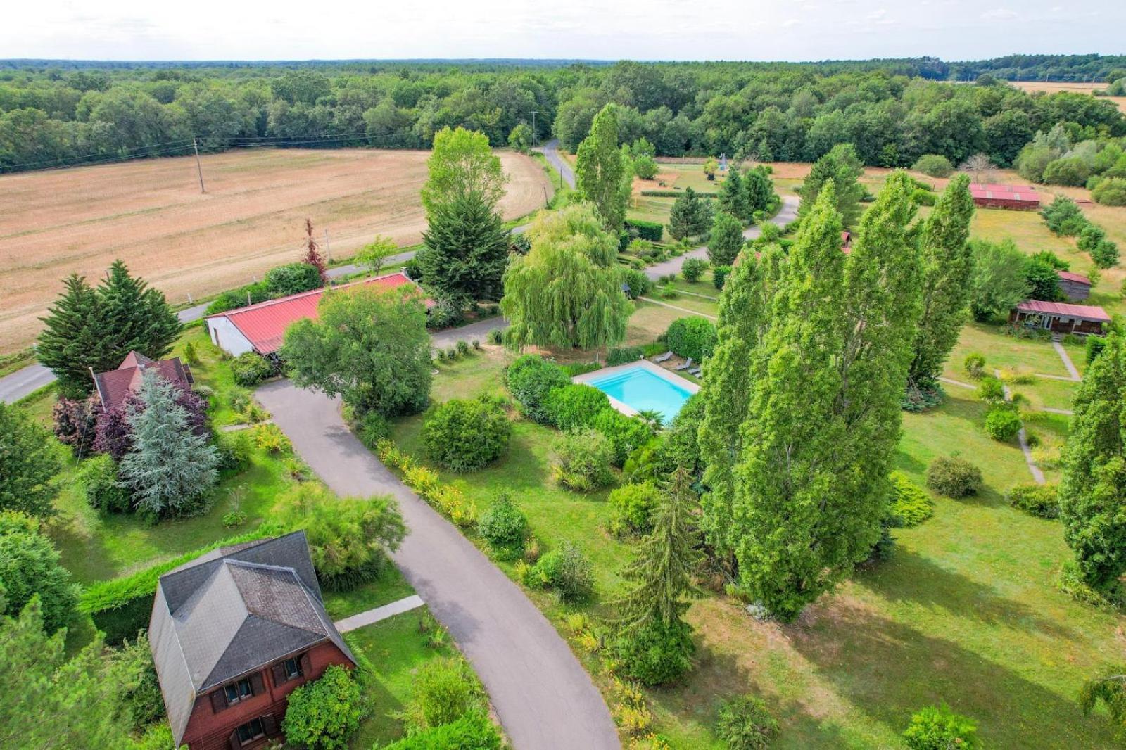 Les Cabanes Parisiennes - Chalets 1H30 From Paris - 62P Sainte-Genevieve-des-Bois Exterior photo