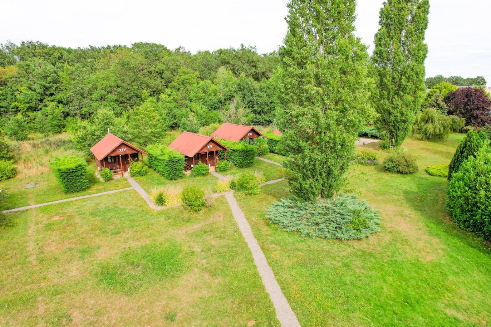 Les Cabanes Parisiennes - Chalets 1H30 From Paris - 62P Sainte-Genevieve-des-Bois Exterior photo